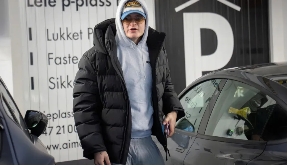 FILE PHOTO: Marius Borg Hoiby is on his way to a meeting with his lawyer in Oslo on Monday afternoon, after he was charged with new offences in Oslo, Norway January 19, 2026. NTB/Heiko Junge /via REUTERS ATTENTION EDITORS - THIS IMAGE WAS PROVIDED BY A THIRD PARTY. NORWAY OUT. NO COMMERCIAL OR EDITORIAL SALES IN NORWAY./File Photo Photo: HEIKO JUNGE/REUTERS