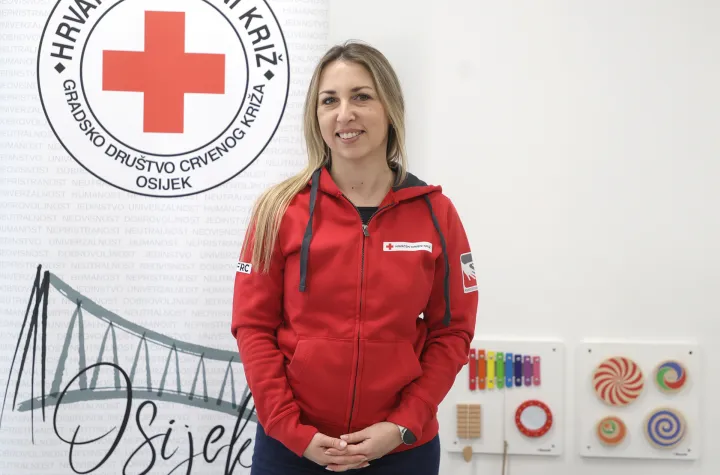 Osijek, 03. 02. 2026., Sjenjak, DV Sjenčica, Crveni križ, GDCK Osijek, Sigurnije &scaron;kole i vrtići, uručenje torbe, prve pomoći, Iva Vrebac - GDCK Osijek SNIMIO BRUNO JOBST