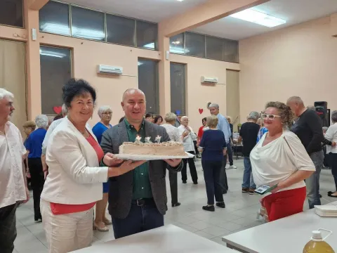 Umirovljenici žive drugi život u mirovini, puno putuju, ple&scaron;u, pjevaju, ispunjavaju želje iz mladosti...