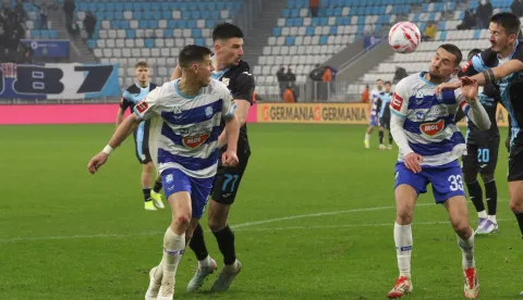 Osijek, 01. 02. 2026, Opus Arena, nogomet, Osijek - Rijeka. SuperSport HNL 25/26. Vladan Bubanja (21) i Emin Hasić (33).snimio GOJKO MITIĆ