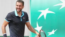 epa05997478 Marin Cilic of Croatia in action against Ernests Gulbis of Latvia during their men's 1st round single match during the French Open tennis tournament at Roland Garros in Paris, France, 29 May 2017. EPA/TATYANA ZENKOVICH------2X COLOR - SPORT