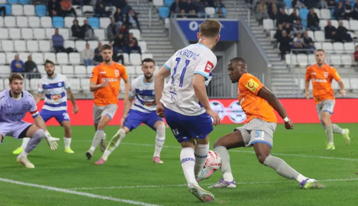 Osijek, 02. 11. 2025, Opus Arena, nogomet, Osijek - Varaždin, SuperSport HNL 25/26.Nail Omerović (11).snimio GOJKO MITIĆ