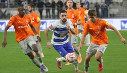 Osijek, 02. 11. 2025, Opus Arena, nogomet, Osijek - Varaždin, SuperSport HNL 25/26. Arnel Jakupović (17).snimio GOJKO MITIĆ