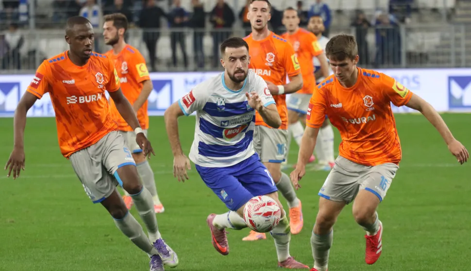 Osijek, 02. 11. 2025, Opus Arena, nogomet, Osijek - Varaždin, SuperSport HNL 25/26. Arnel Jakupović (17).snimio GOJKO MITIĆ