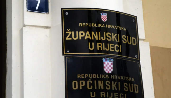 Rijeka, 24.04.2019. - Na Županijskom sudu u Rijeci traje roči&scaron;te o mogućem pu&scaron;tanju  pritvorenih čelnika Uljanik Grupe da se brane sa slobode.Na fotografiji Županijski sud u Rijeci.foto HINA/ Miljenko KLEPAC/ es