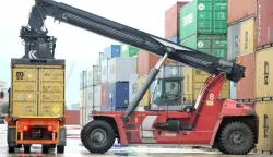 RIJEKA 12.04.2013. RIJEKA LUKA RIJEKA KONTEJNERSKI TERMINAL BRAJDICA TERET,LUČKA UPRAVA,PEDICIJA,MEHANIZACIJA  FOTO MARKO GRACIN 