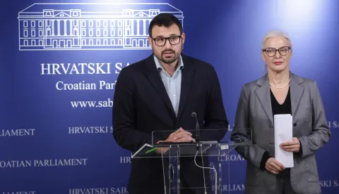 Zagreb, 06.02.2026 - Hrvatski sabor, konferencija za medije Kluba zastupnika Možemo! na temu "Vlada odustaje od obnovljivih izvora energije: ide li Hrvatska Trumpovim stopama?". Na fotografiji Marin Živković, Du&scaron;ica Radojčić.foto HINA/ Admir BULJUBA&Scaron;IĆ/ abu