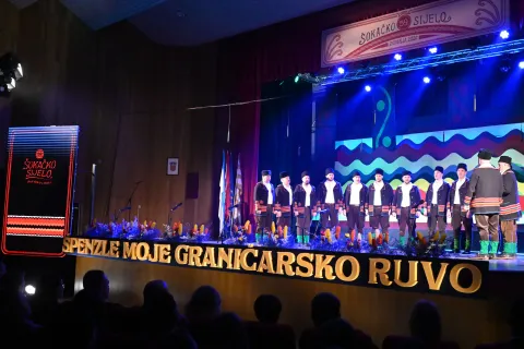 Županja, 6.2.2026. - Glazbeno-scenskom priredbom "&Scaron;penzle moje, graničarsko ruvo" te izborom najljep&scaron;e djevojke u narodnoj no&scaron;nji &Scaron;okački cvit, u Županji je u petak nave?er otvoreno 59. &Scaron;okačko sijelo, najznačajnija manifestacija tradicijske kulture Županjske Posavine. foto HINA/ Gordan Pani?/ ua