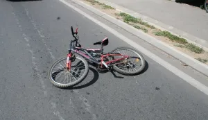 Prometna nesreća, djeca, bicikl, bicikli, ilustracija