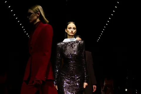 Dubai Fashion Week: Kolekcija brenda Nura osmi&scaron;ljena uz pomoć umjetne inteligencije