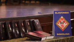 Predstavljanje monografije 5. gardijske brigade Hrvatske vojske "Sokolovi" u izdanju Ministarstva obrane Republike Hrvatske održano je danas, 9. veljače 2026., u dvorani Doma HV-a "Zvonimir" u Zagrebu.