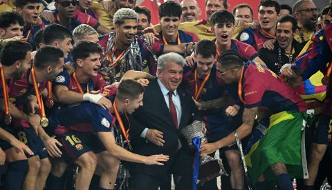 epa11820957 President of Barcelona Joan Laporta (C) and his players celebrate with the trophy after winning the final of the Spanish Super Cup, the Supercopa de Espana, between Real Madrid and FC Barcleona in Jeddah, Saudi Arabia, 12 January 2025. EPA/STR