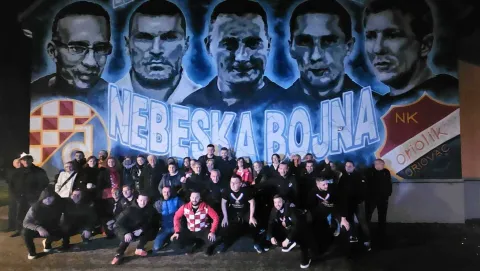 ORIOVAC DOČEK ANTONIO SEKULIĆ OSVAJAČ BRONCE S FUTSAL REPREZENTACIJOM HRVATSKEUSTUPLJENA FOTOGRAFIJA