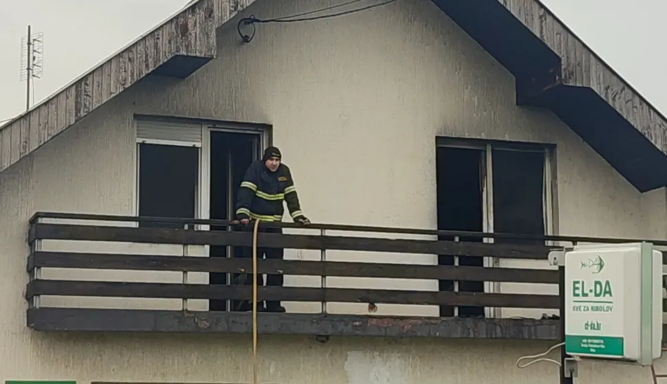 Jedna osoba smrtno je stradala u požaru koji je ne&scaron;to poslije 7 sati u utorak izbio u obiteljskoj kući u Bilju.
