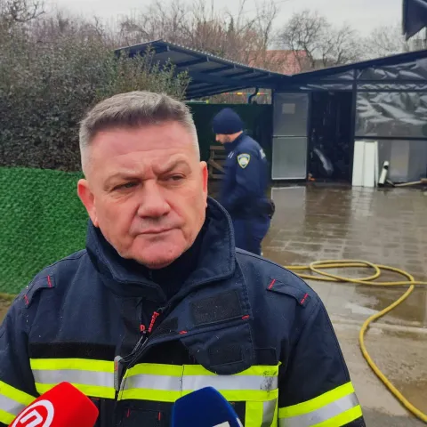 U požaru obiteljska kuće u Ulici kralja Zvonimira u Bilju u utorak ujutro smrtno je stradala starija ženska osoba. Zoran Pak&scaron;ec, glavni zapovjednik Vatrogasne zajednice Osječko-baranjske županije
