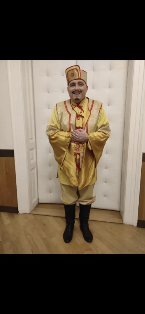 ĐakovoKostim inspiriran korona-vremenom. ponizni sluga Tenten donio testove za koronu iz Kine