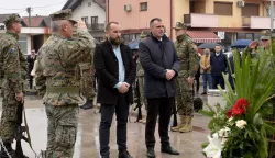 DONJI MIHOLJACU povodu Dana Općine Odžak, u Velikoj dvorani Centra za kulturu u Odžaku 9. veljače održana je svečana sjednica Općinskog vijeća, ujedno i sredi&scaron;nji događaj programa obilježavanja 30 godina povratka u Odžak. Uoči svečane sjednice, ispred Sredi&scaron;njeg spomenika poginulim braniteljima, zapaljene su svijeće i položeni vijenci u znak sjećanja na sve poginule branitelje Odžaka. Počast su, uz izaslanstva državnih i lokalnih institucija Bosne i Hercegovine te brojne dužnosnike iz Republike Hrvatske, odali i donjomiholjački gradonačelnik Dražen Trcović te načelnici Općine Viljevo i Općine Podravska Moslavina, Dominik Knežević i Dominik Cerić.