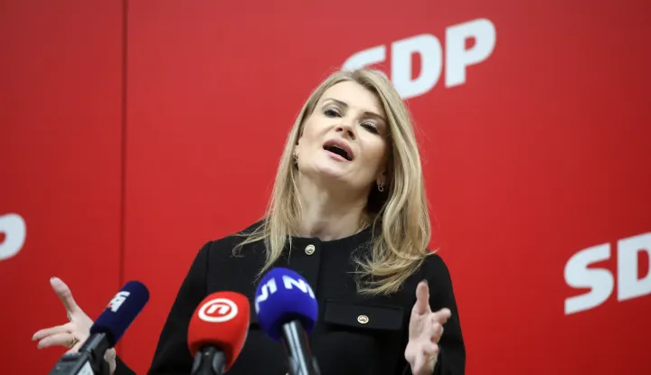 Zagreb, 23.01.2026 - Potpredsjednica SDP-a i zastupnica u Europskom parlamentu Biljana Borzan te potpredsjednica Hrvatskog sabora i članica Predsjedni&scaron;tva SDP-a Sabina Glasovac održale su konferenciju za medije s temom "Energetska pića - legalna opasnost za tinejdžere". Na fotografiji Sabina Glasovac.foto HINA/ Denis CERIĆ /dc