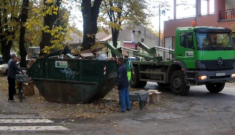 Osijek 25.10.2006odvoz smeća iz stepinčeve ulice,Snimio.Dino Tijardovic