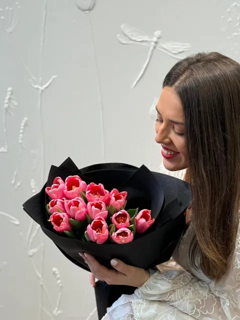 Mlađi mu&scaron;karci cvijeće daruju za Valentinovo, stariji vi&scaron;e drže do Dana žena