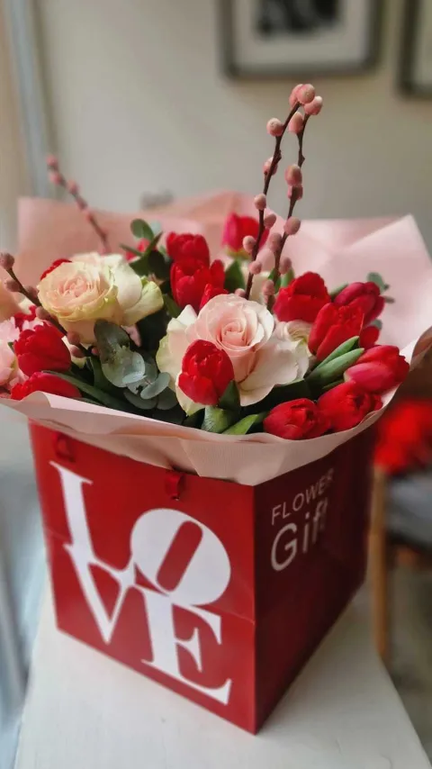 Mlađi mu&scaron;karci cvijeće daruju za Valentinovo, stariji vi&scaron;e drže do Dana žena