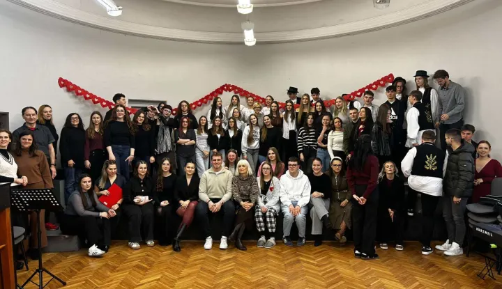 Poezija, glazba i pjesma u valentinovskom tonuMeđudomska suradnja