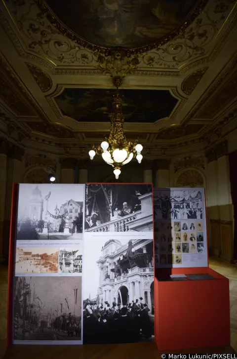 13.10.2015., Zagreb - Hrvatsko narodno kazaliste, postavljanje izlozbe o 120 godina zgrade HNK Zagreb. "nPhoto: Marko Lukunic/PIXSELL