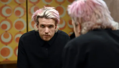 Marko Puri&scaron;ić alias Baby Lasagna ime je koje je naučila cijela Europa.Lasagna je, znate, gledali ste, na Izboru pjesme Eurovizije 2024. godine ostvario najbolji hrvatski plasman svih vremena, no jo&scaron; značajnije, svojom je scenskom pojavom prikupio simpatije publike na krilima čega je krenuo voditi život glazbenika te poći put turneja diljem cijelog kontinenta.