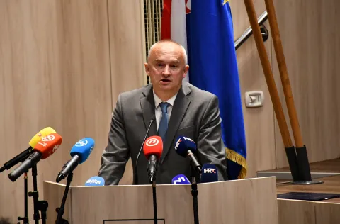 08.12.2025., Nova Gradiska - Predsjednik Republike Hrvatske Zoran Milanovic sudjelovao je na svecanoj sjednici Gradskog vijeca Grada Nove Gradiske povodom Dana grada i blagdana Zupe Bezgrjesnog zaceca Blazene Djevice Marije. Photo: Ivica Galovic/PIXSELL