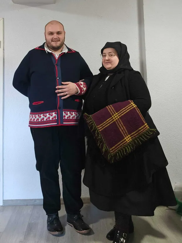 Supružnici Mandura svake nedjelje idu na misu u - narodnoj no&scaron;nji