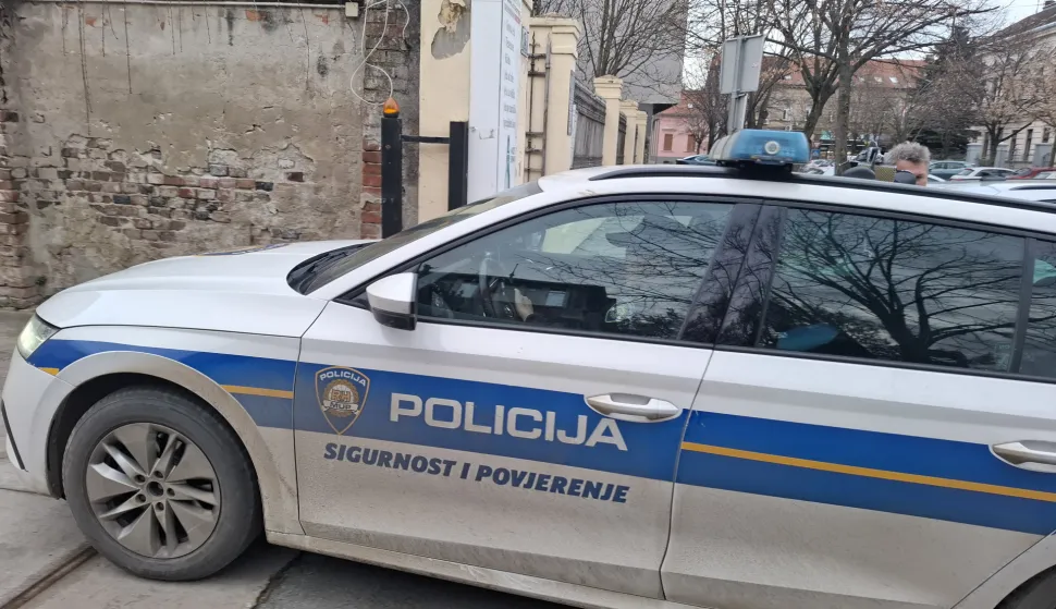 Osijek, 12.02.2026. - Uhićeni gradonačelnik Nove Gradi&scaron;ke Vinko Grgić u četvrtak je, oko 16,30 sati doveden u osječke prostorije Uskoka, gdje bi trebao biti ispitan. Na fotografiji dovođenje osumnjičenika u osječke prostorije Uskoka. foto HINA/ Igor VUČKOVIĆ/ ml