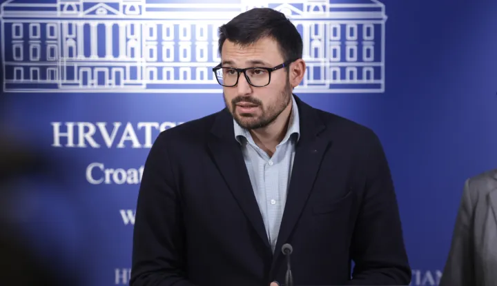 Zagreb, 06.02.2026 - Hrvatski sabor, konferencija za medije Kluba zastupnika Možemo! na temu "Vlada odustaje od obnovljivih izvora energije: ide li Hrvatska Trumpovim stopama?". Na fotografiji Marin Živković.foto HINA/ Admir BULJUBA&Scaron;IĆ/ abu