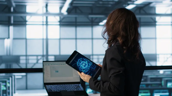 Technician in data center using AI tech on tablet to adjust power management settings. Engineer in server room optimizes resource utilization using artificial intelligence, camera A Freepikinternet za&scaron;tita umjetna inteligecija