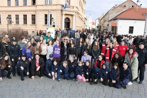 Kampanja&nbsp;"Milijarda ustaje": Osječani plesom podigli svijest o nasilju nad ženamaPU OBŽ, Plesni studio Shine, veljača 2026.