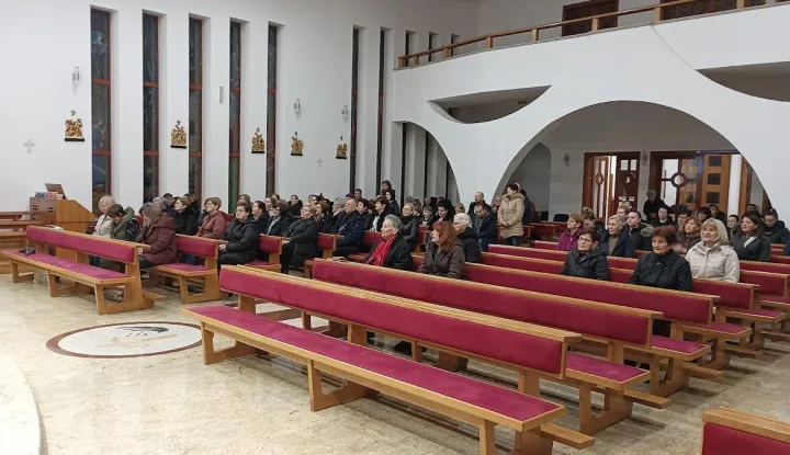 SLAVONSKI BRODĐakovačko-osječki pomoćni biskup Ivan Ćurić u nedjelju, 15. veljače, predvodio je svečano misno slavlje u Župi Bezgre&scaron;nog Srca Marijina u Slavonskom Brodu, a u povodu niza obljetnica koje ta župa obilježava ove godine: 35. obljetnice biskupova Dekreta o osnutku župe koja je do tada bila u sastavu Župe Brodski Varo&scaron;, 30. obljetnice samostalnosti župe, 20. obljetnice početka gradnje crkve i 10. obljetnice posvete crkve.VELJAČA 2026.