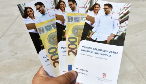 07.06.2025., Sibenik - Kupovina trezorskih zapisa Ministarstva financija Photo: Hrvoje Jelavic/PIXSELL