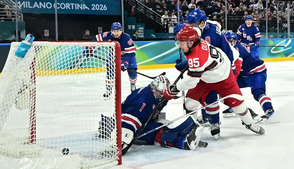 &ldquo;Bitka za Grenland&rdquo;: Amerika slavila, Danci sa zastavom Grenlanda