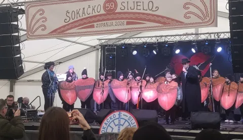 Skupina O&Scaron; Mato Lovrakfoto; Marija Le&scaron;ić Omerović