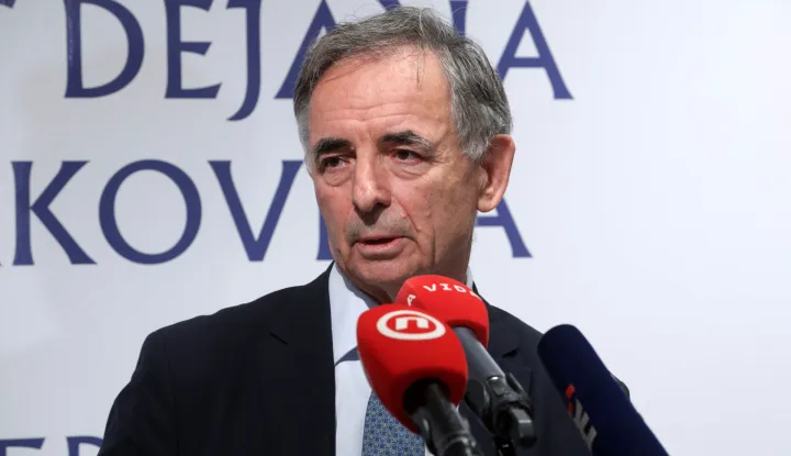 Zagreb, 7.11.2025.- Ovogodi?nji Dani srpske kulture otvoreni su u petak nave?er u Srpskom kulturnom centru u Zagrebu izlo?bom "Efemeris - legat Dejana Medakovi?a". Na slici predsjednik Samostalne srpske demokratske stranke Milorad Pupovac. foto HINA/ Lana SLIVAR DOMINI?/ ua