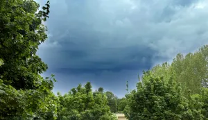 Osijek, 24. 04. 2025., oblaci, nevrijeme, ki&scaron;a, tuča, vremenska prognoza, naoblaka, nestabilno vrijeme, slobodnjak, slobodnjaciSNIMIO BRUNO JOBST