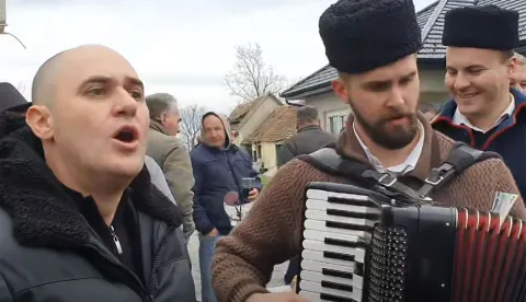 Josip Dabro, Komletinci, pjeva o Anti paveliću