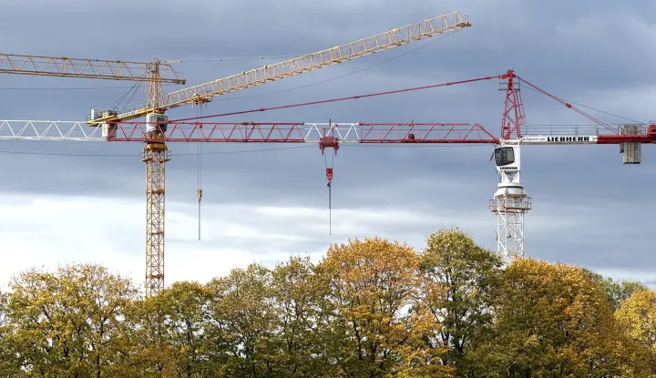 Osijek, 23. 10. 2025., gradili&scaron;te, građevina, gradnja, novogradnja, stanovanje, izgradnja, nekretnina, nekretnine, nekretnika, u izgradnji, dizalica, dizalice, kran, kranovi, građevinski radovi, ilustracija, slobodnjak, slobodnjaci SNIMIO BRUNO JOBST