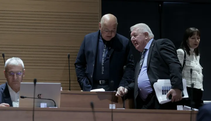 Zagreb.17.2.2026.- Nastavak sjednice Hrvatskog sabora.Na slici Damir Biloglav i Josip Đakić. Foto HINA/Tomislav Pavlek/ tp