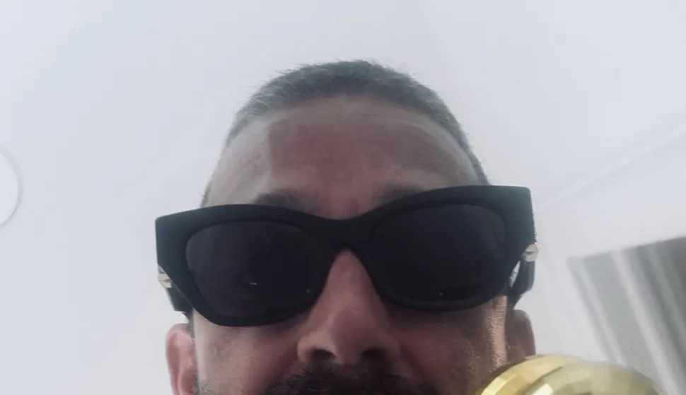 NEW ORLEANS, 17. veljače 2026. (Hina/Reuters) - Shia LaBeouf uhićen je na pokladni utorak u New Orleansu gdje je, prema policiji, 39-godi&scaron;nja filmska zvijezda fizički napala dvojicu mu&scaron;karaca tijekom Mardi Grasa.