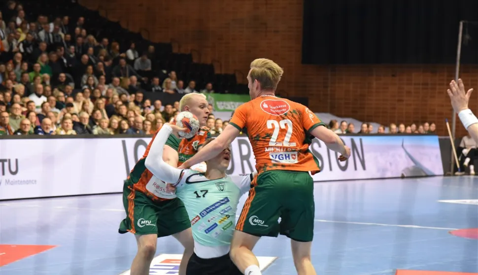 Mladi Matko Moslavac te&scaron;ko je prolazio kroz obranu Hannover Burgdorfa