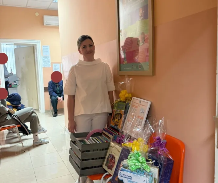 VINKOVCIGradska knjižnica i čitaonica Vinkovci organizirala je u povodu Međunarodnog dana darivanja knjiga, koji se obilježava 14. veljače, akciju prikupljanja knjiga "Čitam, dam, sretan sam &ndash; svoju knjigu daruj i tuđe srce obraduj!", koja se provodi već 13 godina. 2026.