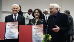 Zagreb, 09.12.2016. - Hrvatski helsin&scaron;ki odbor za ljudska prava (HHO) uručio nagrade u povodu Međunarodnog dana ljudskih prava - 10. prosinca. Nagrade su dobili Dubravka &Scaron;imonović (S), Inoslav Be&scaron;ker i Dragutin Matak (L). Na fotografiji Antun Vujić (D).foto HINA /Zvonimir KUHTIĆ/ zk