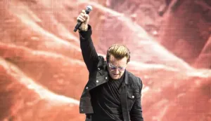 U2 in concert - Twickenham Stadium Bono from U2 performs Joshua Tree live on stage at Twickenham Stadium, Twickenham, London. Photo date: Saturday 8th July 2017. Picture credit should read: &copy; DavidJensen/Empics Entertainment David Jensen Photo: Press Association/PIXSELL------MOZAIK, 3 stupca