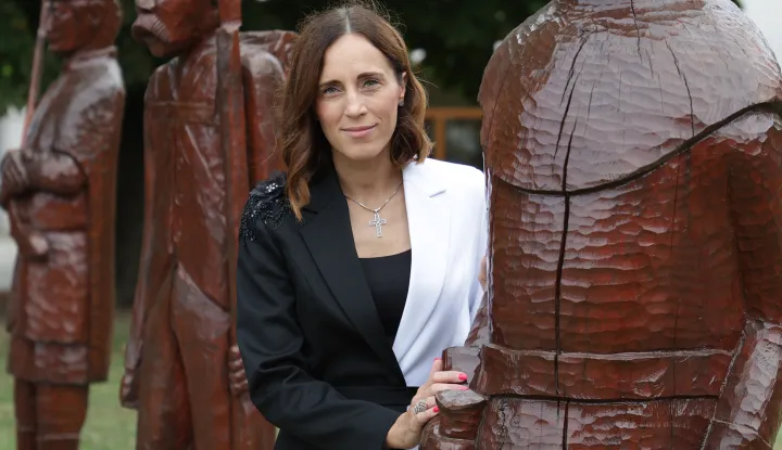 Ernestinovo, 03. 08. 2025., Park skulptura, Ernestinovo, 52. Kolonija kipara naivaca Ernestinovo, kiparska kolonija, otvorenje izložbe, Spomen Petru Smajiću, otvorenje kolonije, Marijana Junu&scaron;ićSNIMIO BRUNO JOBST