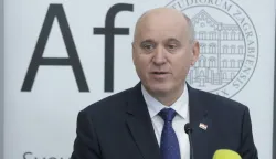 Zagreb.19.2.2026.- Predsjednik Republike Hrvatske Zoran Milanović i potpredsjednik Vlade i ministar prostornoga uređenja, graditeljstva i državne imovine Branko Bačić, sudjelovali su na svečanom otvorenju 10. stručnog skupa "nZEB 2026 &ndash; Energetska učinkovitost i održivost".Na slici Branko Bačić.Foto HINA/Tomislav Pavlek/ tp